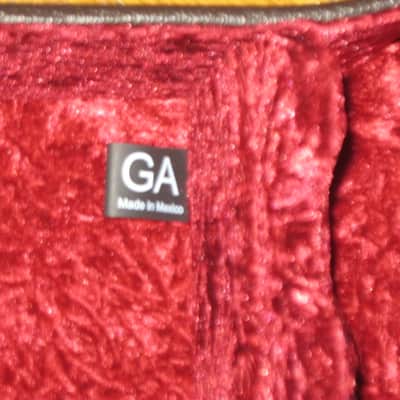 new open box very near A+ genuine Taylor Grand Auditorium Deluxe Brown Hardshell Case (5201-55) textured dark brown vinyl over 3-ply wooden structure, Foam padding covered w/ red plush crushed velvet lining, brass plated latches, padded handle image 7