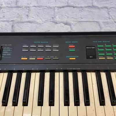 Yamaha PSR-6 Digital Synthesizer Keyboard image 3