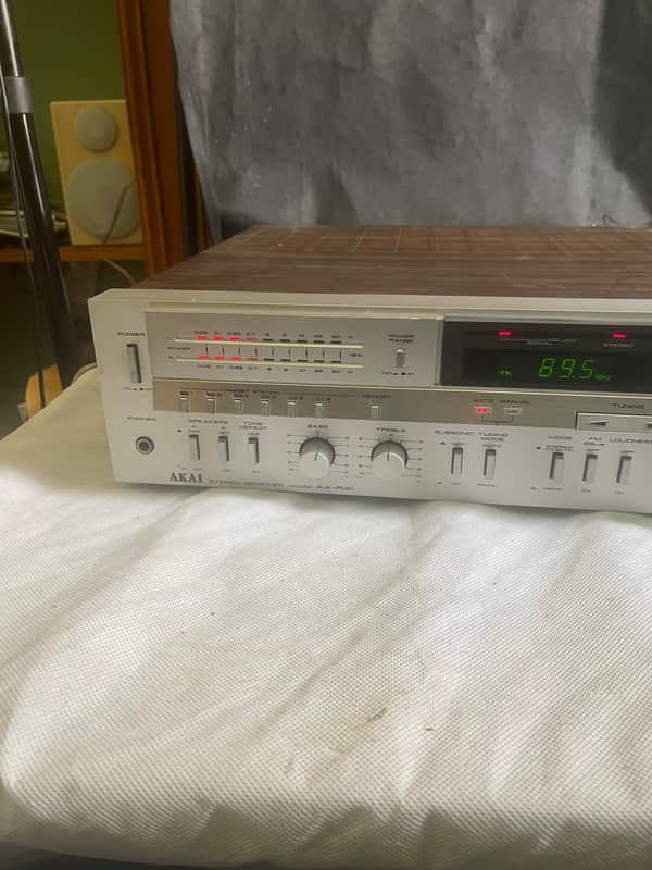 Akai AA-R41 1981 - Silver image 1