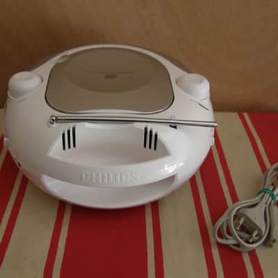 Radio CD Philips, modèle AZ102S image 2