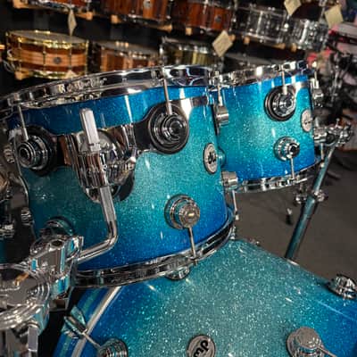 ~WOW!~ DW Collector's Series Maple/Mahogany 5-Piece 10/12/14/16/22 Drum Kit Set in Electric Blue Burst Glitz Lacquer with Chrome Hardware image 8