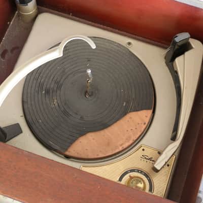 Silvertone Phonograph/Radio, Model 7045A - Non-functional image 7