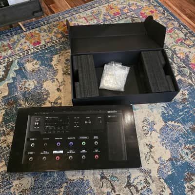 Line 6 Helix Floor Processor Pedal w/Road Case + Packaging image 2