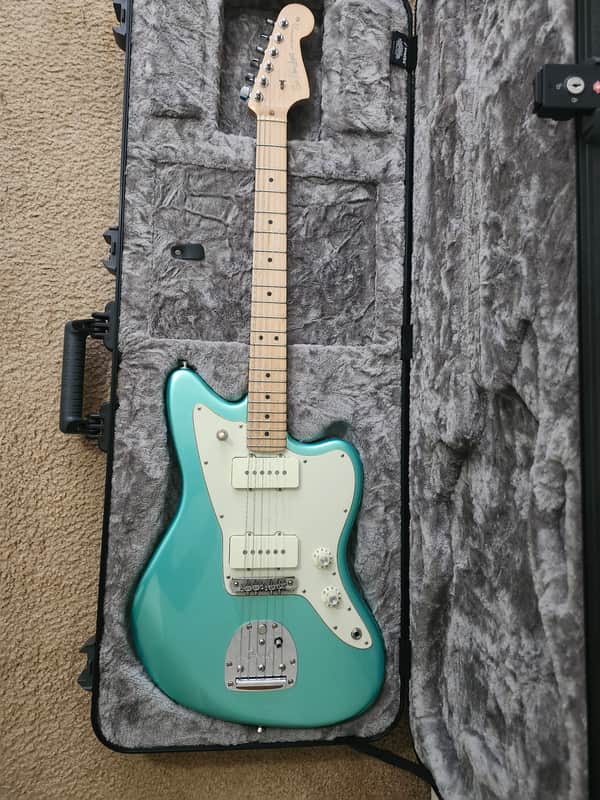 Fender American Professional Jazzmaster with Maple Fretboard 2017 - 2019 - Mystic Seafoam
