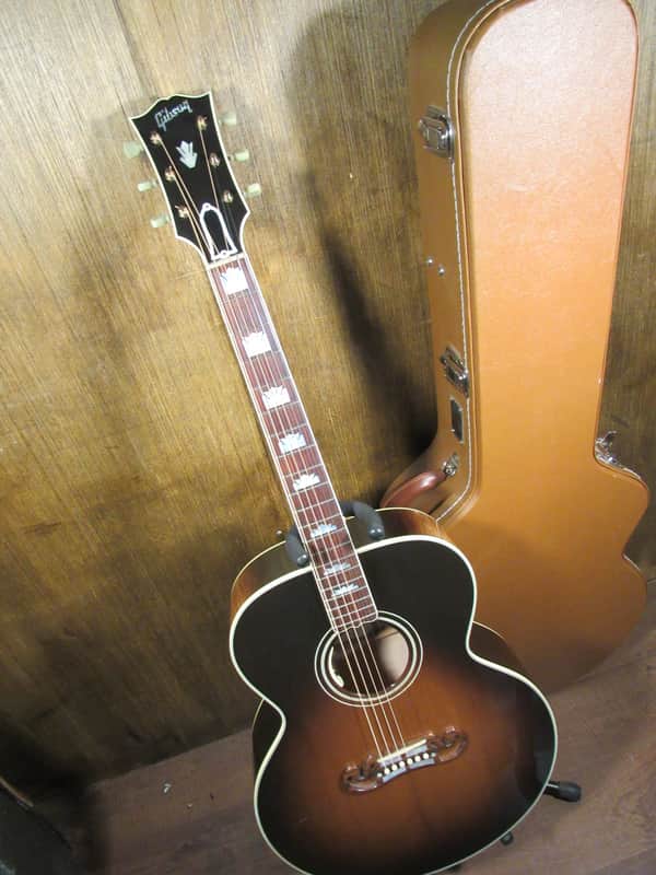 2015-16 Gibson Custom Shop LIMITED SJ 200 New Vintage Ultimate 1 OF 30 Acoustic / Electric Guitar With Case, COA And Candy image 1