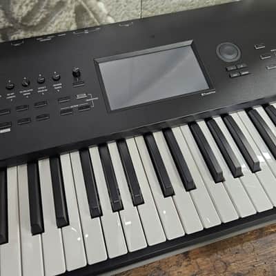Korg Nautilus AT 61-Key Workstation Keyboard with Aftertouch 2024 - Present - Black image 3
