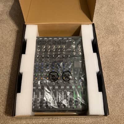 Mackie ProFX12V3+ 12-Channel Analog Mixer with Bluetooth 2024 - Present - Black image 2