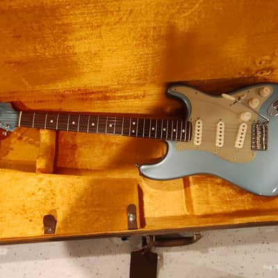 Fender FSR American Deluxe Vintage Player '62 Stratocaster 2005 - 2007 - Ice Blue Metallic with Matching Headstock image 2