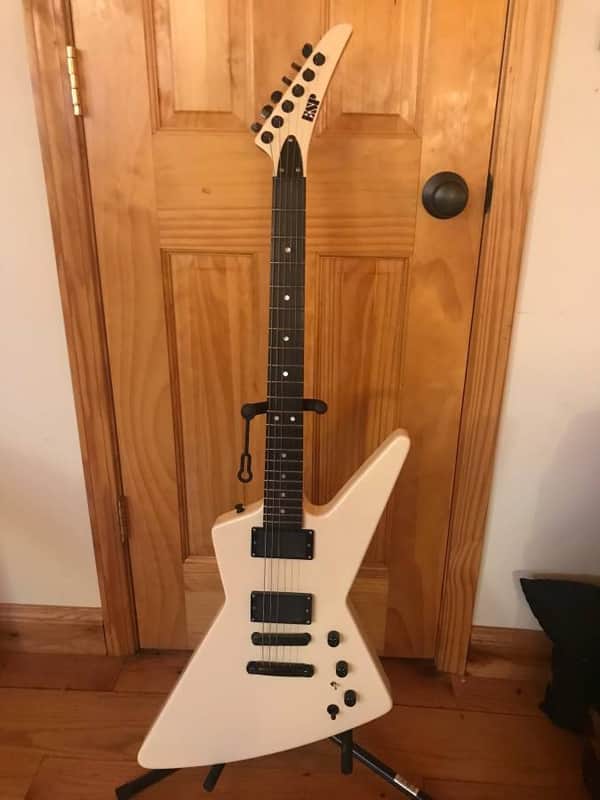 Warmoth Nomad body matching Gibson Explorer, white, EMG