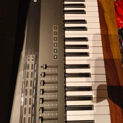 Novation ReMOTE 61 SL MKIII MIDI Controller 2018 - Present - Black image 5