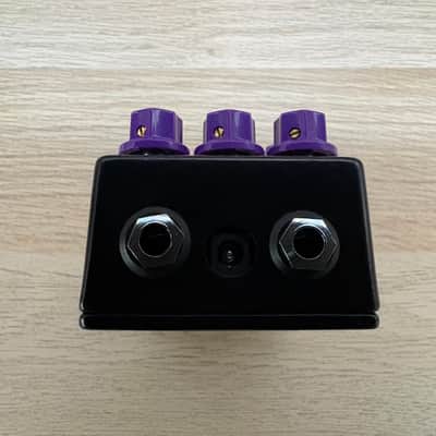 JHS Violet Lari Basilio Signature Distortion - Black image 2