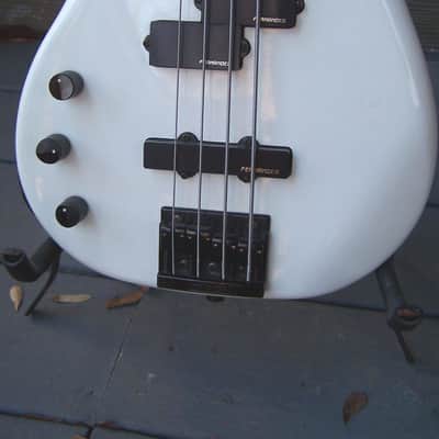 Fernandes Revolver Lefty MIJ 6 lbs. 1996 White image 9