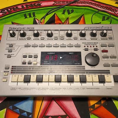 Roland MC-303 Groovebox 1990 - 1998 - Silver