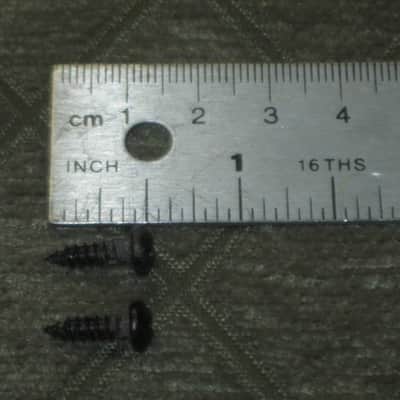 used - some imperfections genuine Crate bass amp Crate LOGO Plate (badge)- hard plastic - with 2 original screws (from a BX15 or BX25 bass amp - NO bass amp included) 1990s - early 2000s - Hard Plastic, white & black image 7