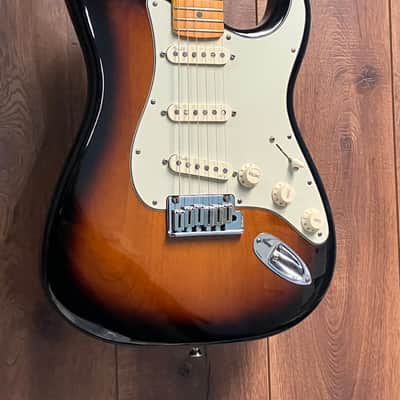 Fender American Deluxe V Stratocaster Strat V-neck Tweed Case - Sunburst image 6