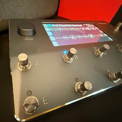 Neural DSP Quad Cortex *nearly new* - box and case image 4