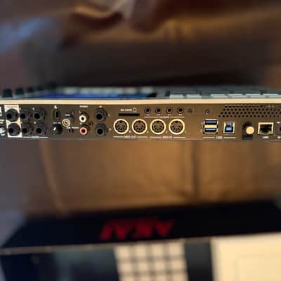 Akai MPC Live II Standalone Sampler / Sequencer Retro Edition 2020 - Present - Grey image 9