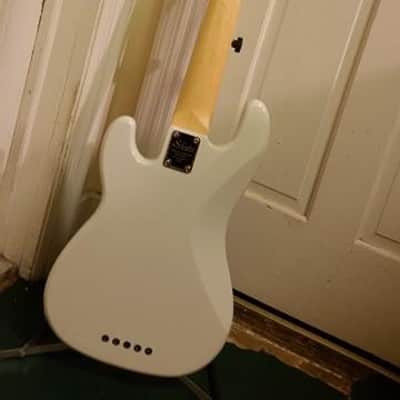 Schecter Diamond-P Custom-5 Bass White Excellent Condition w/case image 4