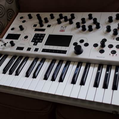 Modal Electronics 001 Hybrid Digital / Analog 2-Voice Synthesizer 2010s - White