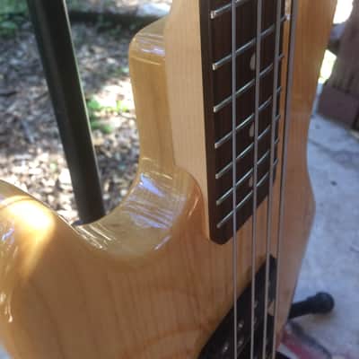 G&L L-2000 Tribute left handed Bass Natural Ash image 15