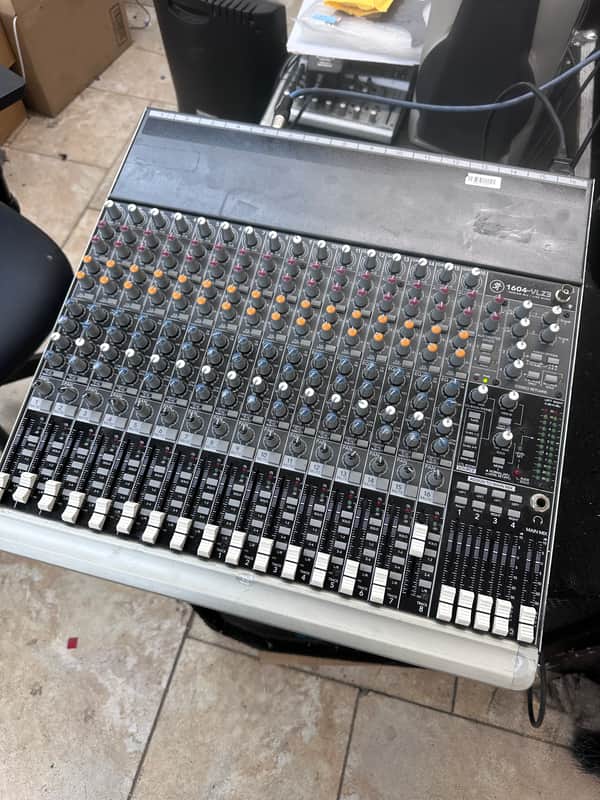 Mackie 1604 VLZ3 16 Channel 4 Bus Mixing Console - tested & working (0379) image 1