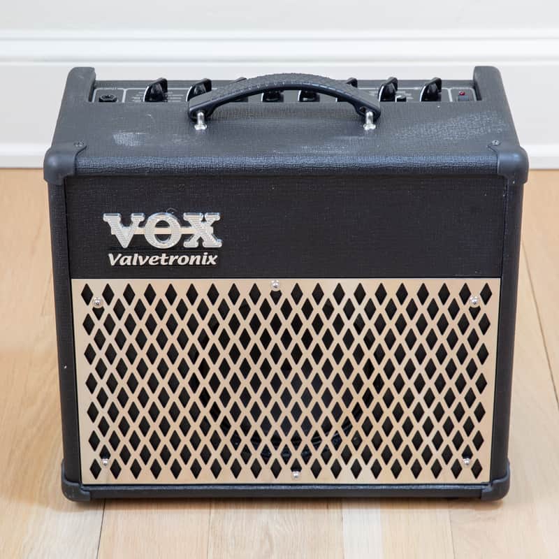 Vox Valvetronix AD15VT 15-Watt 1x8" Modeling Guitar Combo image 1