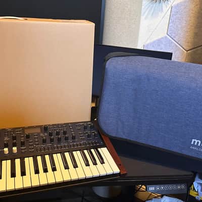Korg Multi/Poly 37-Key Analog Modeling Synthesizer 2024 - Present - Black & Blue with Wood Sides image 7