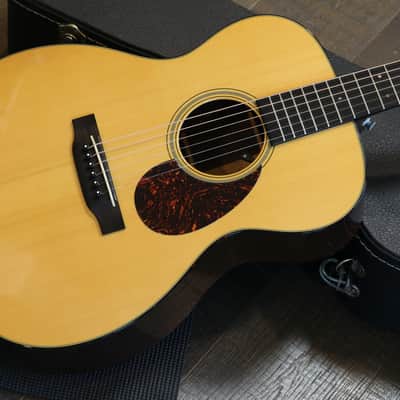 2004 Martin Custom Shop 000-28 Adirondack Acoustic Guitar Natural + OHSC image 4