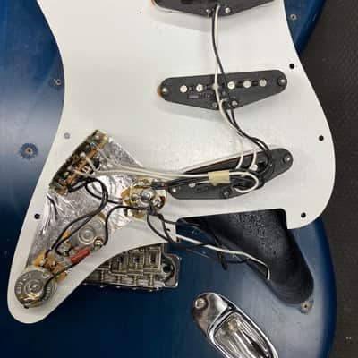 Fender Highway One Stratocaster with Rosewood Fretboard 2003 - Sapphire Blue Transparent image 24