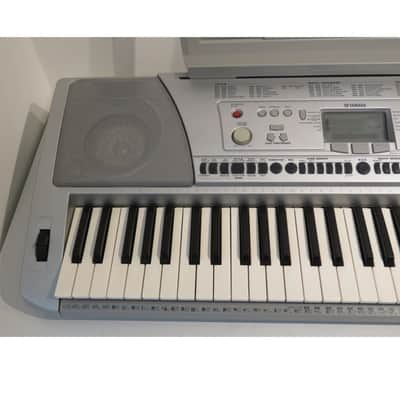 Yamaha PSR-450 61 Key Portable Keyboard with Disk Drive – Boxed image 2