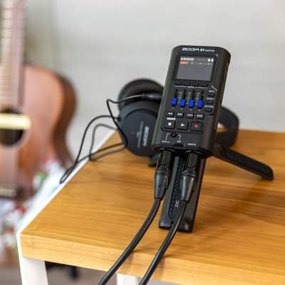 Zoom R4 MultiTrak 32-Bit Float Handheld Recorder image 17