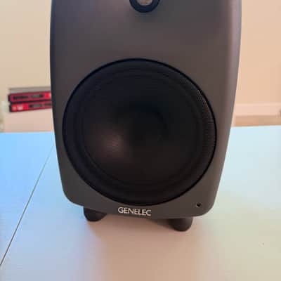Genelec 8050B 8" Powered Nearfield Studio Monitor (Pair) - Gray image 3