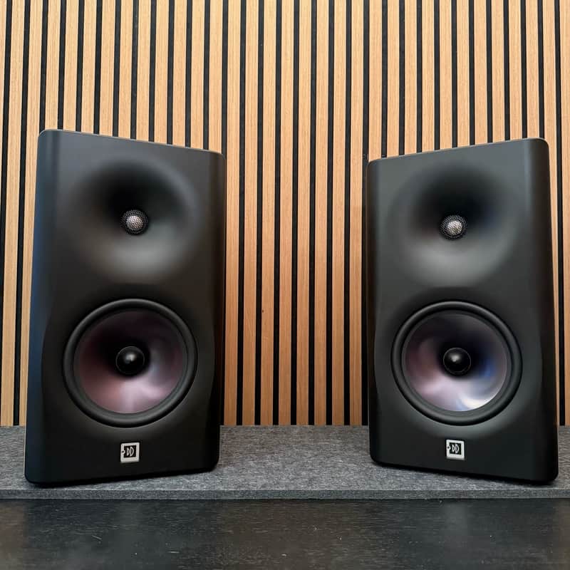 Dutch & Dutch 8C Studio – Black/Natural image 1