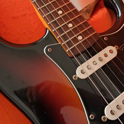 Fender Stevie Ray Vaughan Stratocaster with Pau Ferro Fretboard 2003/04 - 3-Color Sunburst image 8
