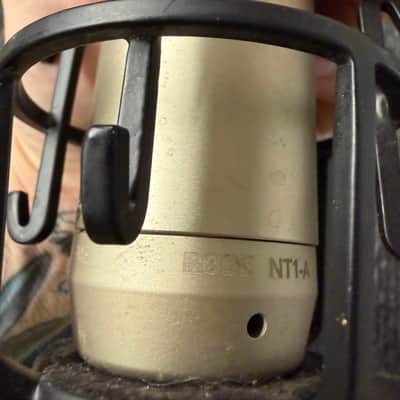 RODE NT1-A Large Diaphragm Cardioid Condenser Microphone 2002 - Present - Silver image 3