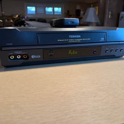 Toshiba W-522 4 Head Hi-Fi VCR VHS Player Recorder W/Remote Tested Working image 3