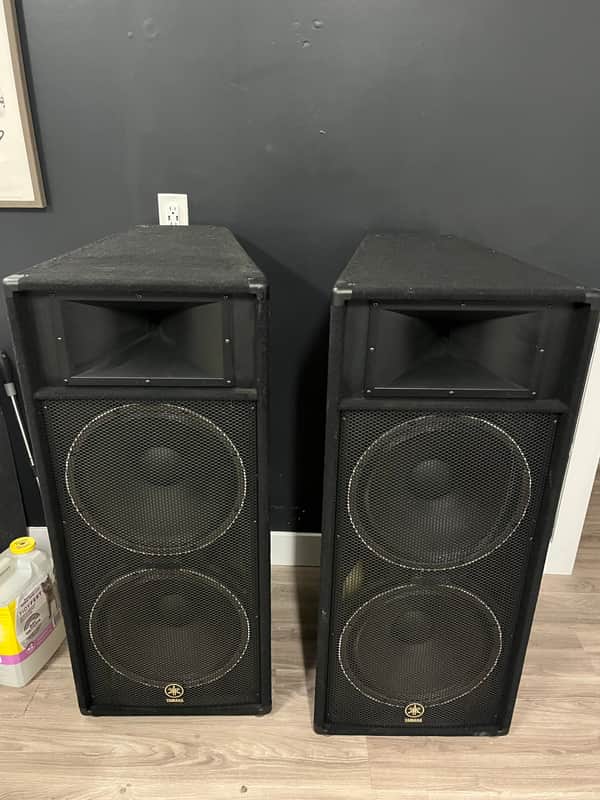 Pair of Yamaha S215V Club Series 2-Way 15