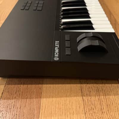Native Instruments Komplete Kontrol S61 Mk2 - Black image 3