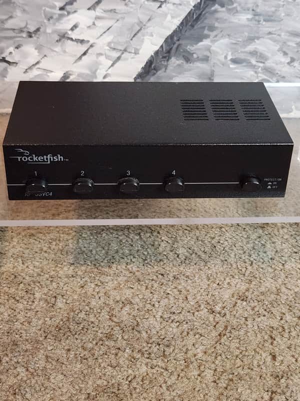 Rocketfish Rocketfish RF-SSVC4 4-pair stereo speaker selector 90s  - Black image 1