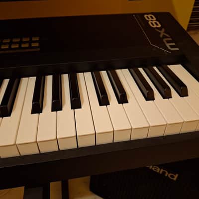 Yamaha MX88 Workstation + original trolley bag image 2