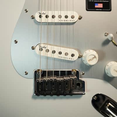 Fender American Ultra II Stratocaster with Maple Fretboard 2025 Avalanche image 6