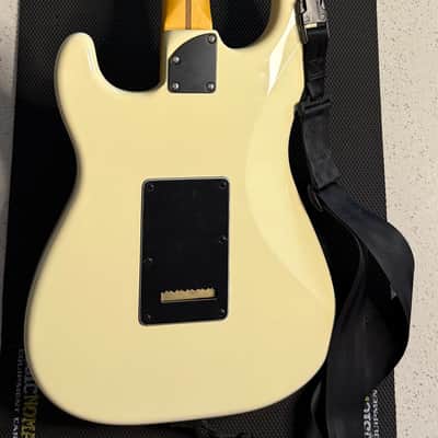 Fender American Stratocaster – Olympic White – EMG DG20 (David Gilmour) Upgrades image 6