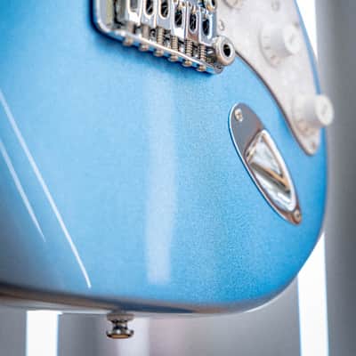 G&L Tribute Legacy HSS Lake Placid Blue RW image 3