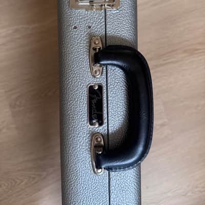 Fender Mustang - SilverFender Mustang G&G Limited Edition Hard Case - Solarium Silver image 2
