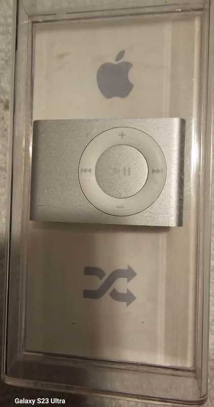 Apple  A1204 [PA564LL/A] iPod Shuffle 1 GB in Original Packaging image 1