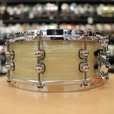 Pre-Owned Pearl Music City Custom 5.5x14" Masters Maple Reserve Snare Drum (Nicotine White Marine Pearl) image 8