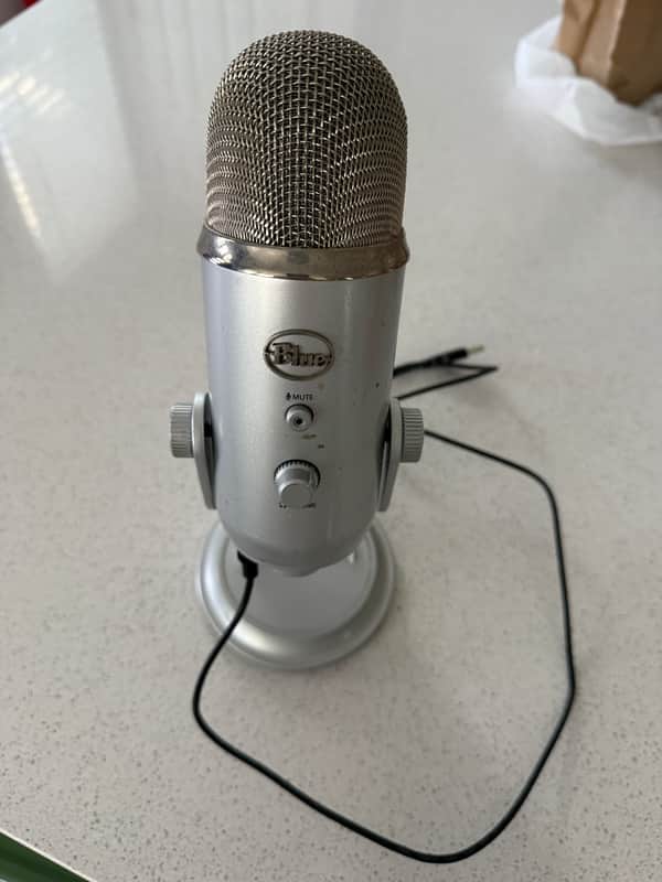 Blue Yeti Multipattern USB Microphone 2010s - Blackout image 1