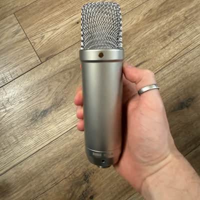 RODE NT1-A Large Diaphragm Cardioid Condenser Microphone 2002 - Present - Silver