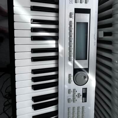 Korg Triton LE 76-Key 62-Voice Polyphonic Workstation 2000 - 2002 - Silver