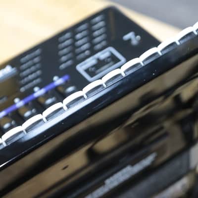 Immagine Roland FR-1X V-Accordion 26-Key 72-Bass Black Digital Piano Accordion w/Bag - 14